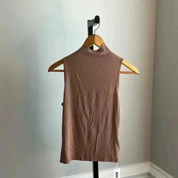 NWT Joah Brown mock neck tank M/L - Picture 2 of 3
